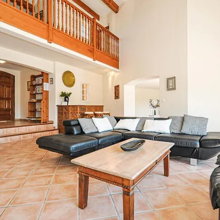 In Ste-anastasie-s-issole Tatil Evi *