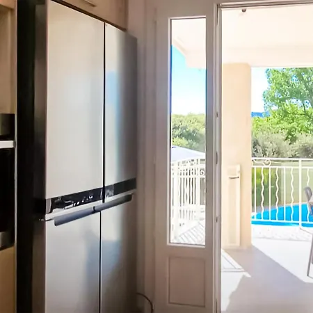 In Ste-anastasie-s-issole Tatil Evi *